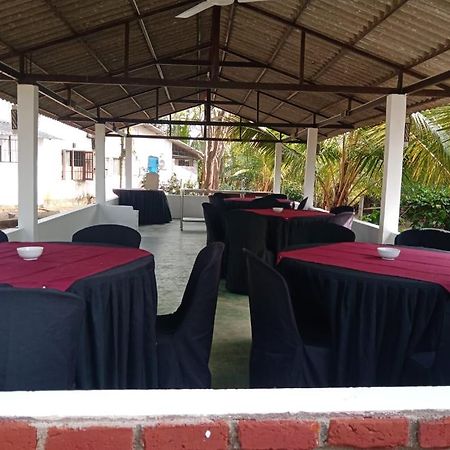 Leon Hotel And Restaurant Kataragama Eksteriør billede